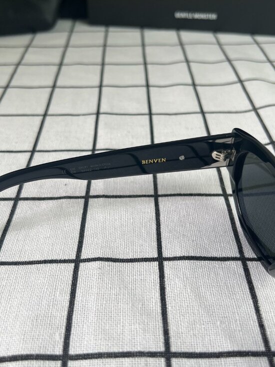 NWT GENTLE MONSTER Cat-eye Sunglasses in Black main image 5